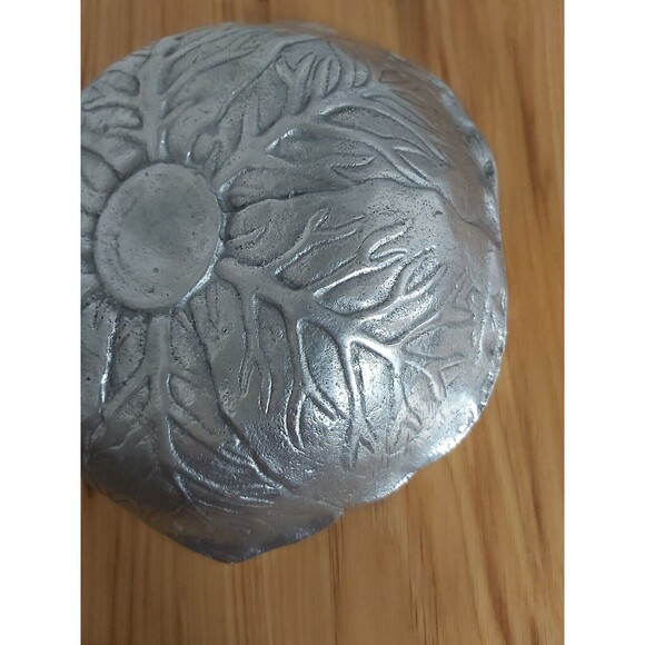 Vintage Cast Aluminum Bunny Bowl Cabbage Leaves 8" Rabbit Easter - Picture 8 of 9